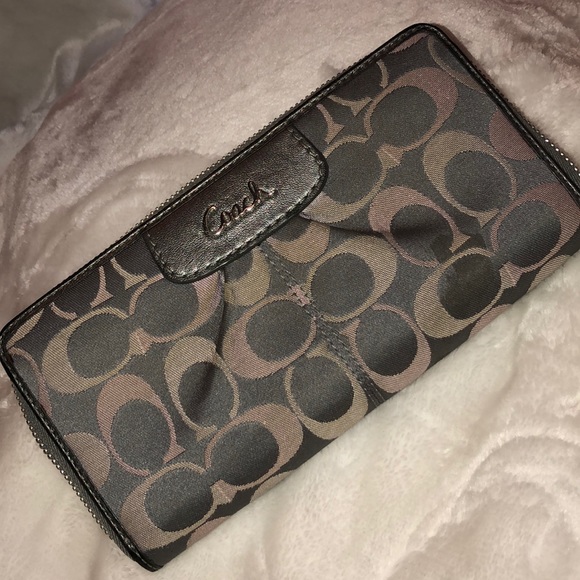 Coach Wallet - Picture 1 of 3